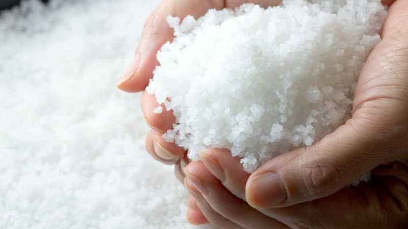 tẩy tế bào chết bằng muối biển