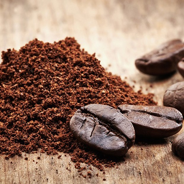 bã cà phê được dùng để tẩy tế bào chết